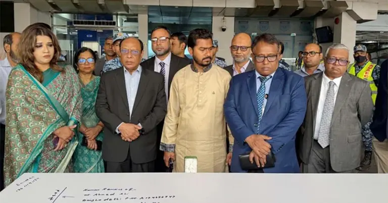 আহম্মেদ আলীর মরদেহ গ্রহণের সময় মো. নুরুল হক